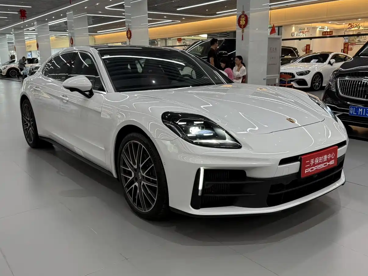 صورة 3 - Porsche Panamera