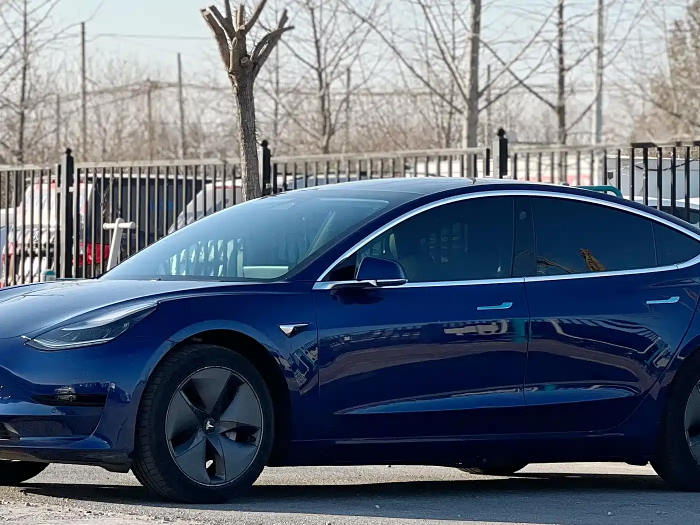 TESLA MODEL 3