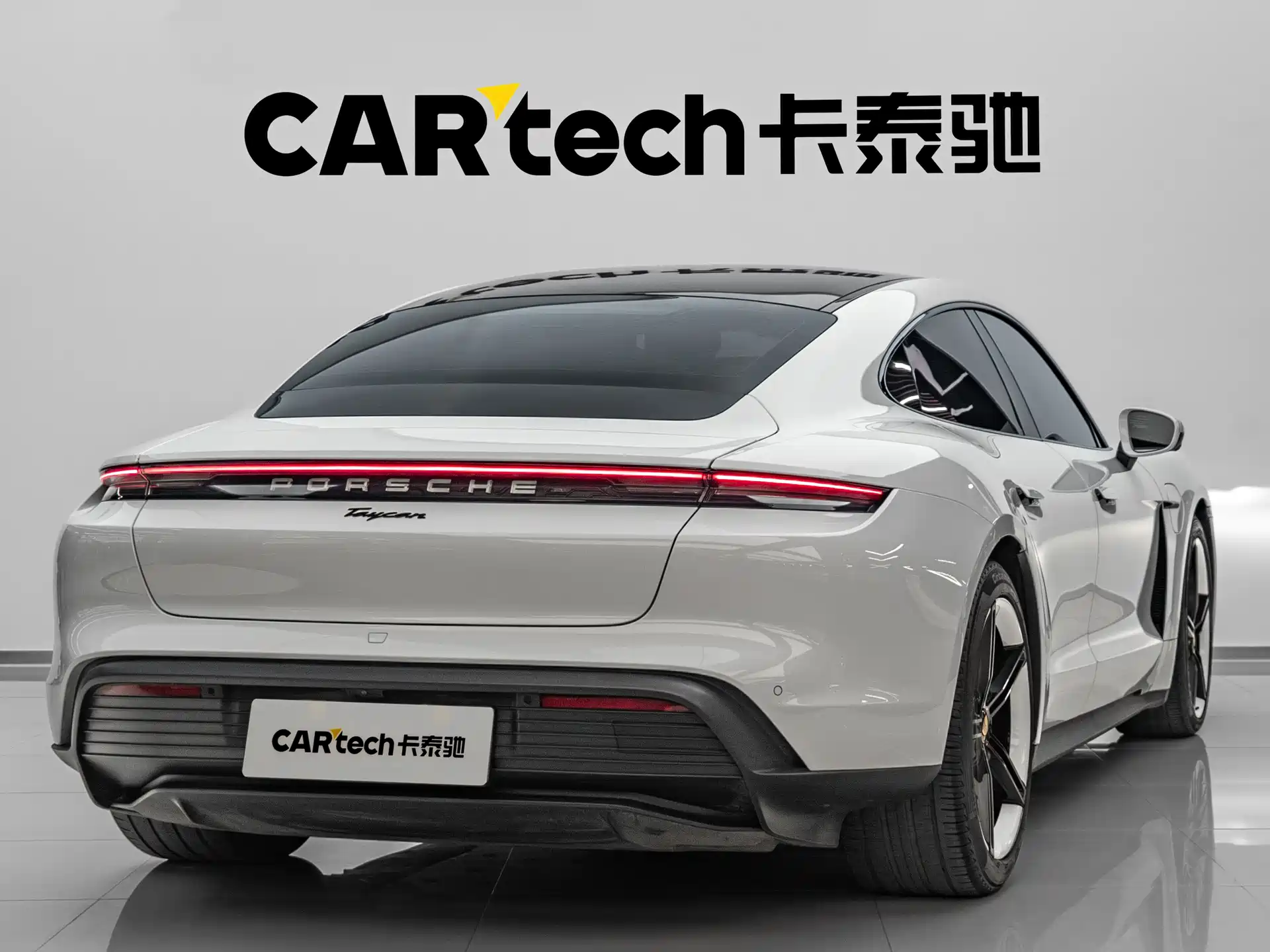 صورة 6 - Porsche Taycan