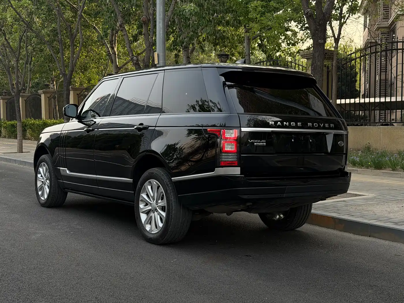LAND ROVER RANGE ROVER