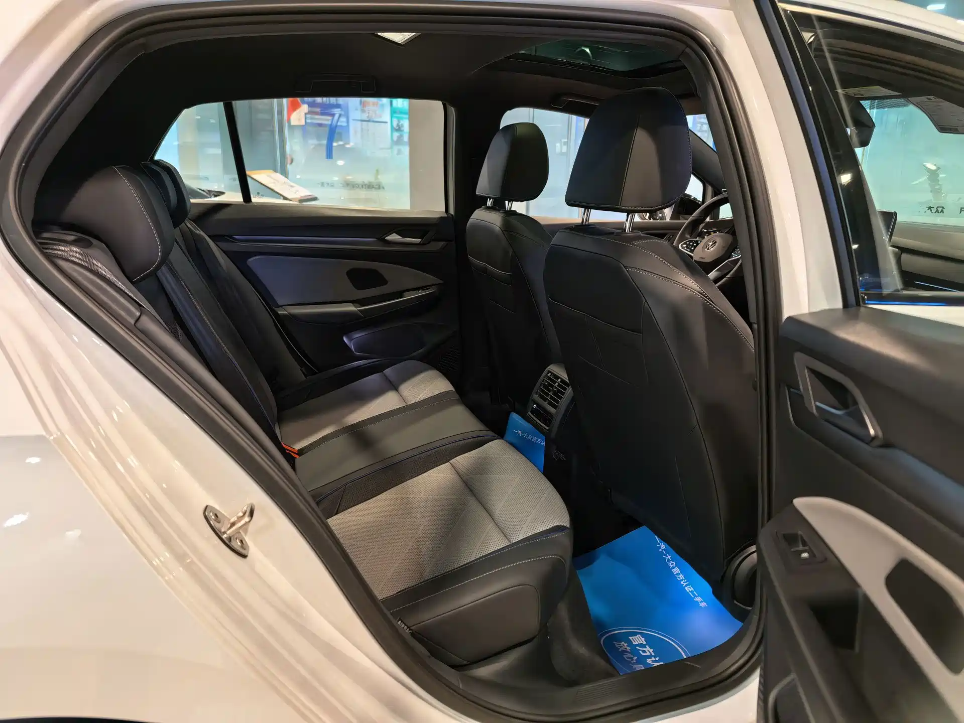 صورة 9 - Volkswagen Golf