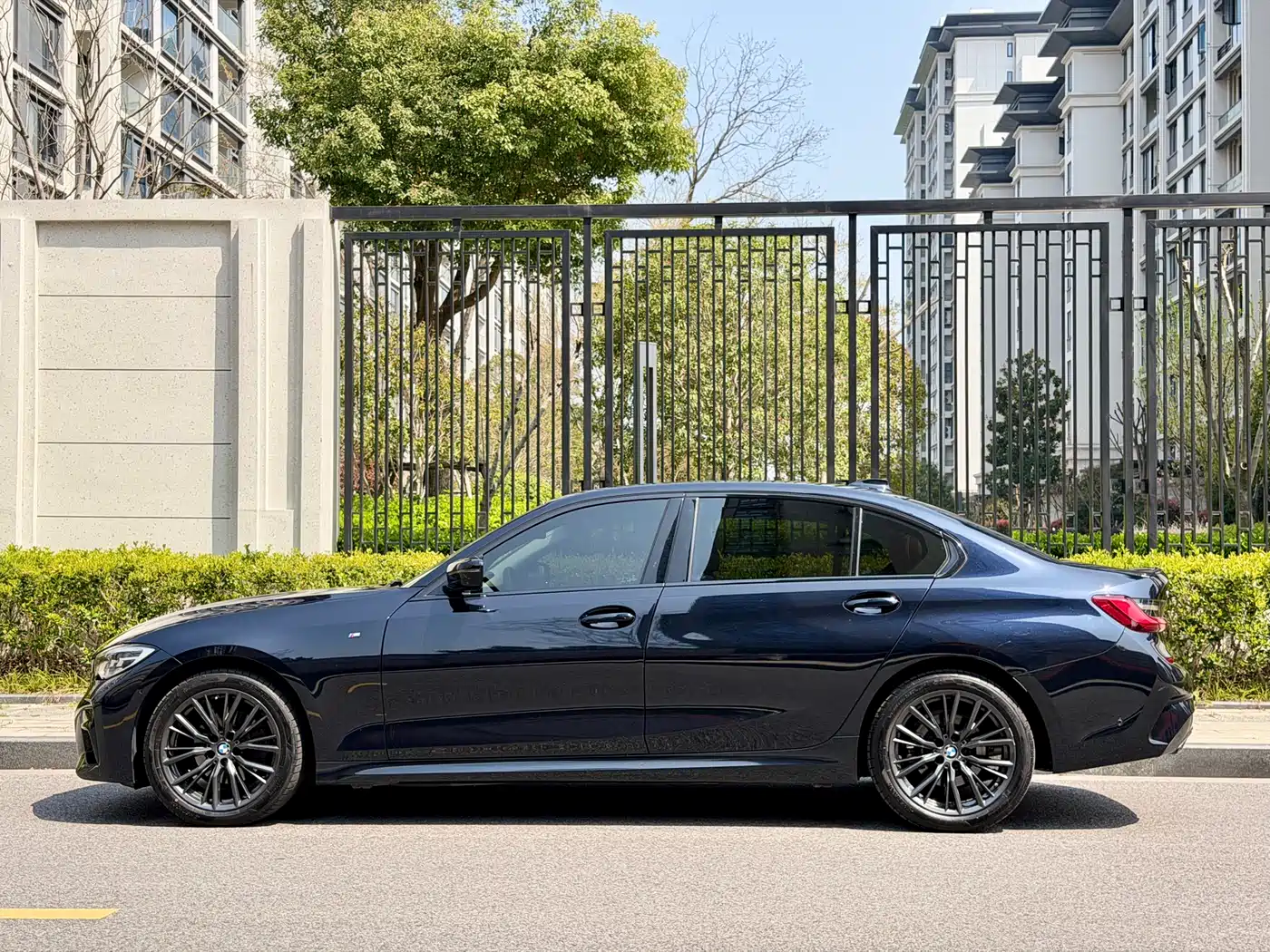 BMW 3 SERIES