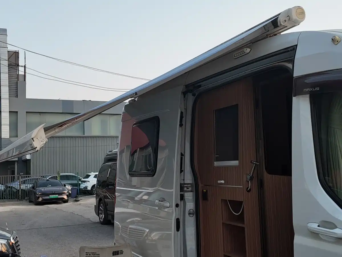 SAIC Maxus MAXUS V90 RV 2021 2.0T Travel Home V90 Self-Contained Class B RV Luxury Transverse Bed фото 8