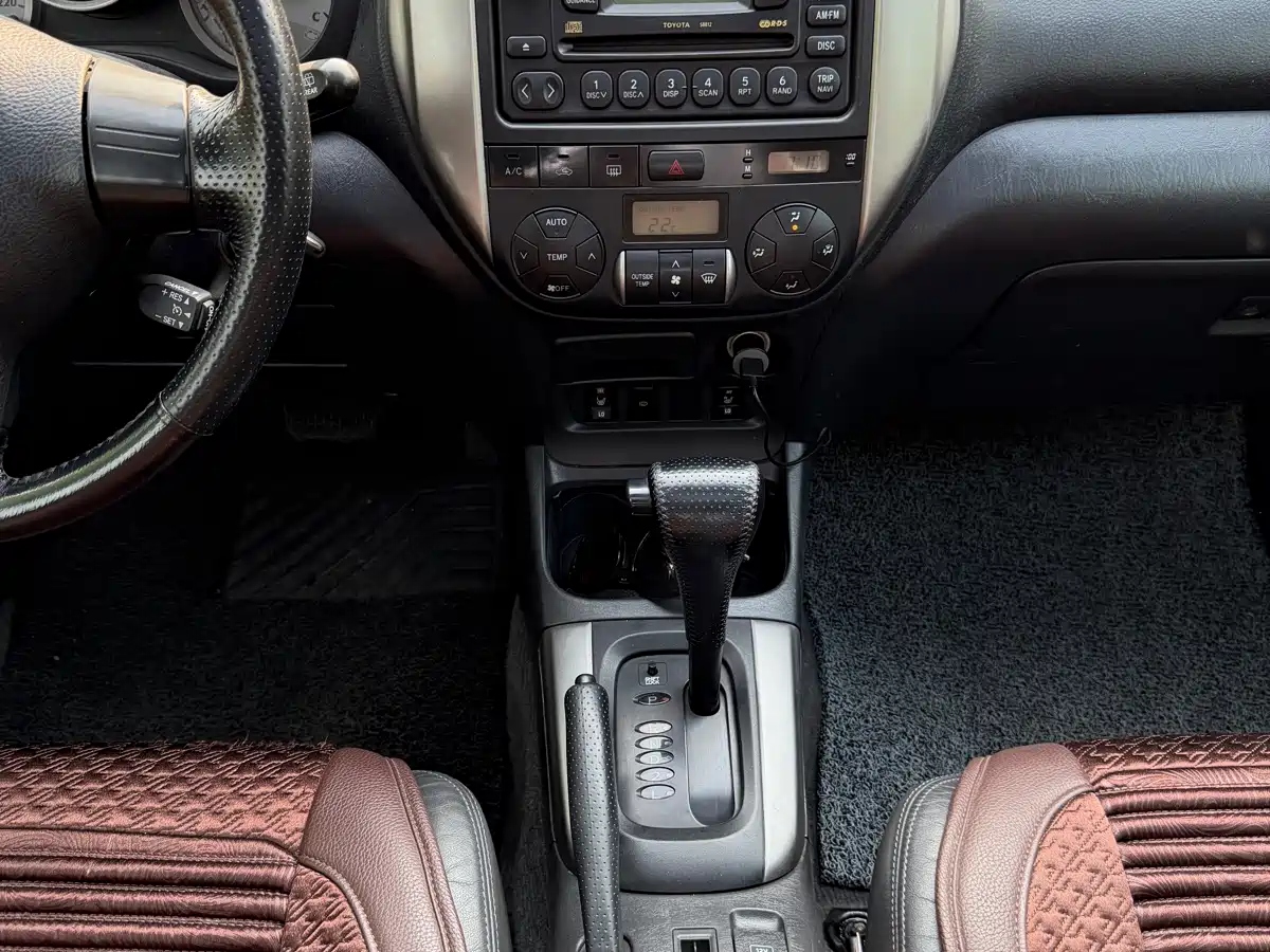 Toyota RAV4 (Import) 2004 Model 2.0 3-Door фото 12