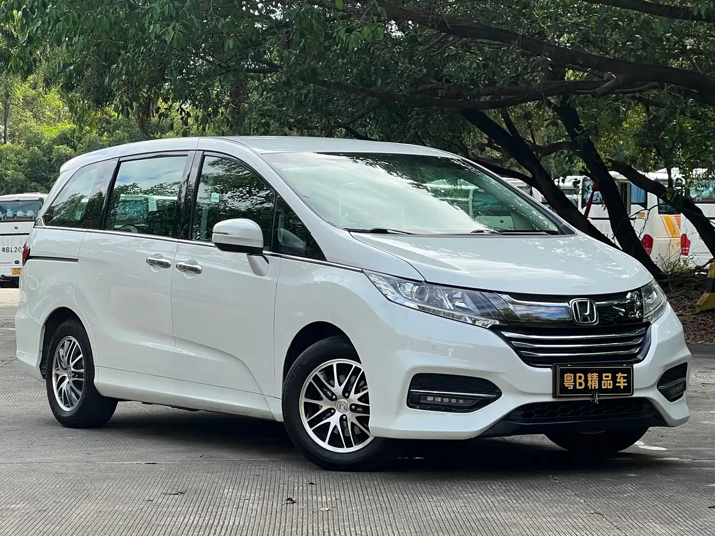 Фото 3 - Honda Odyssey
