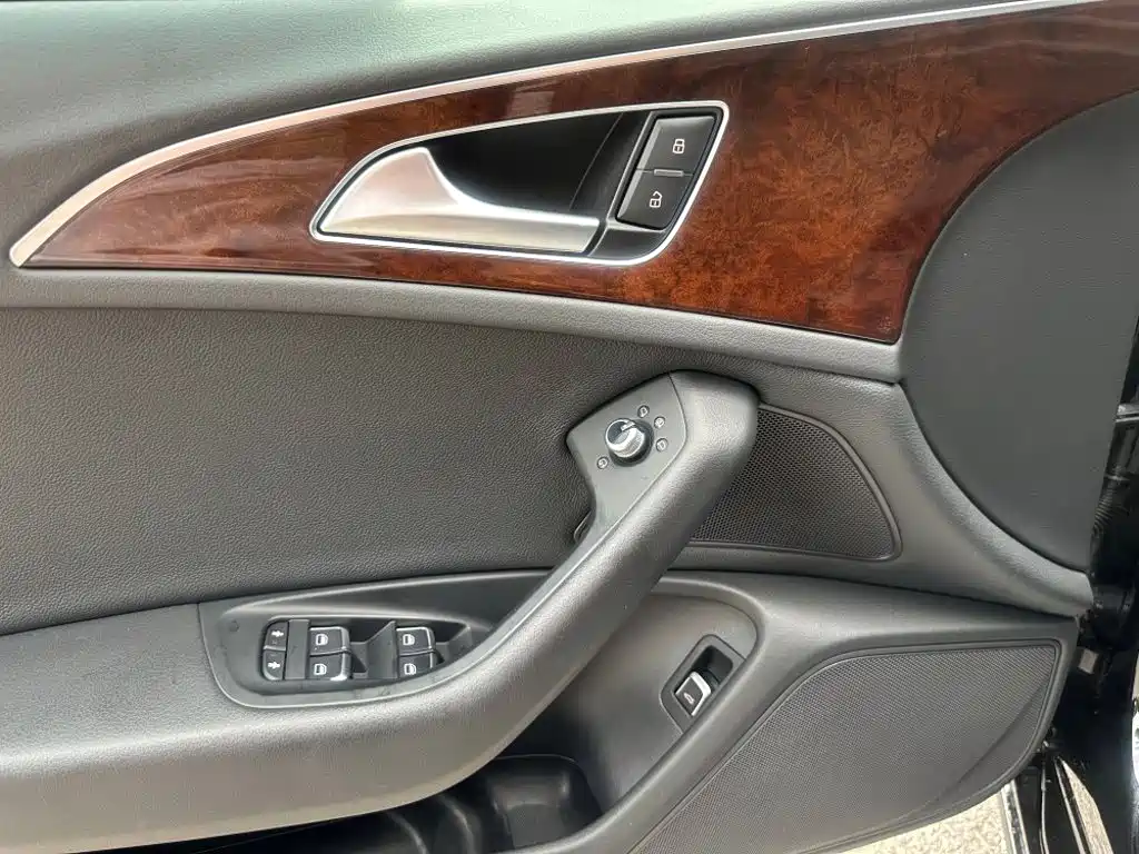 Фото 20 - Audi A6L