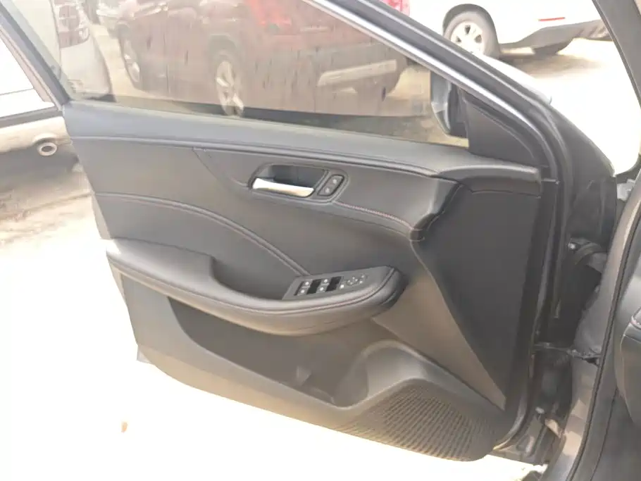 Roewe i5 2026 2023 1.5L CVT Luxury Edition