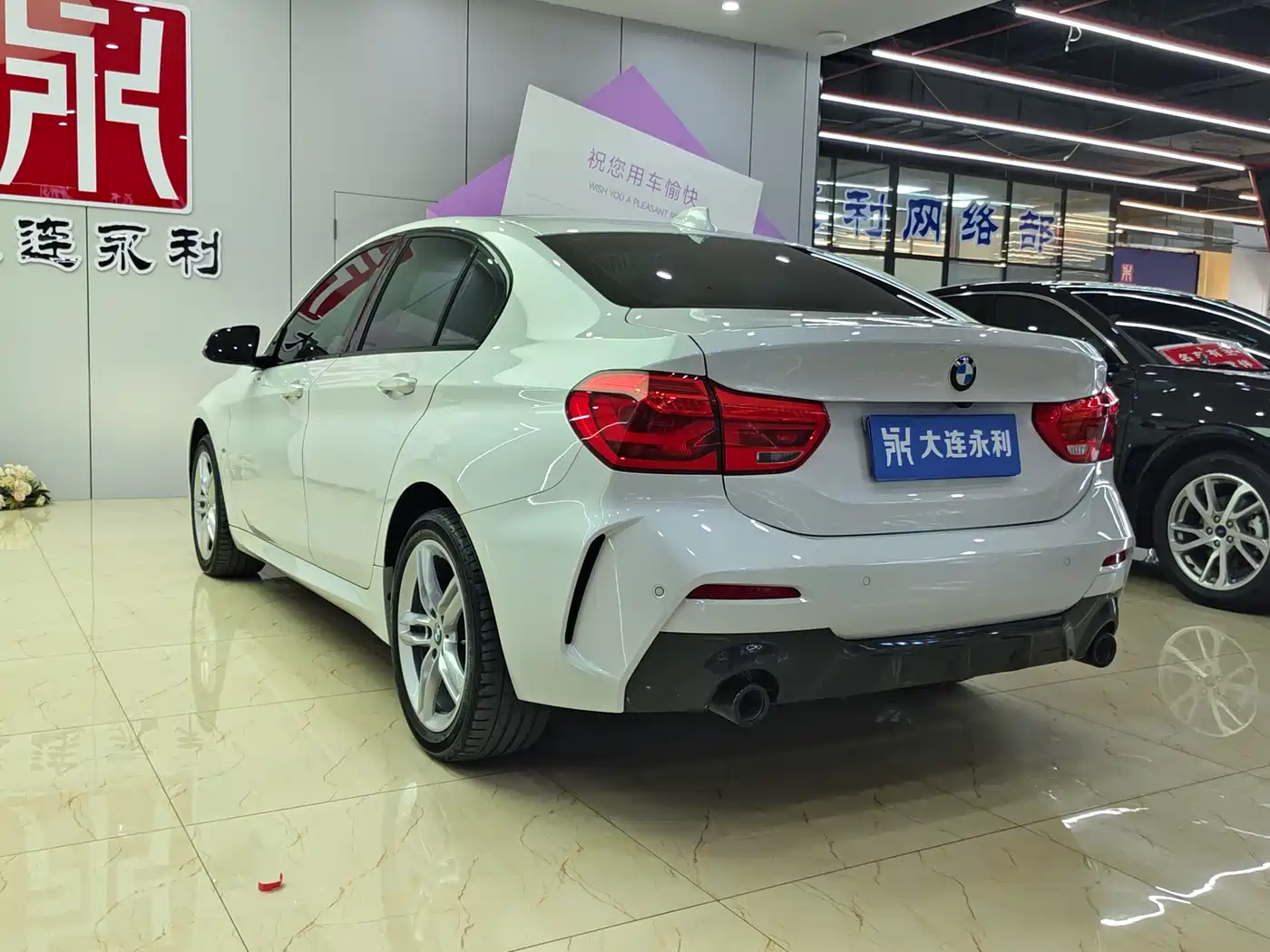 BMW 1 Series 2022 120i M Sport Shadow Edition фото 6