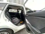 Photo 12 - Hyundai Reina