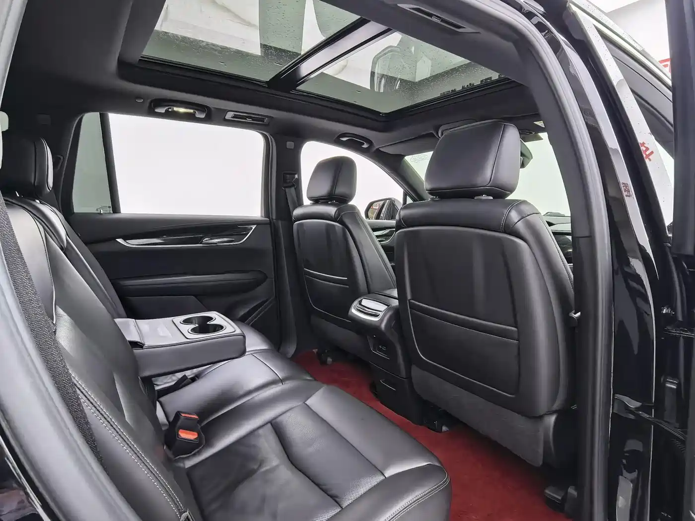 Photo 13 - Cadillac XT6
