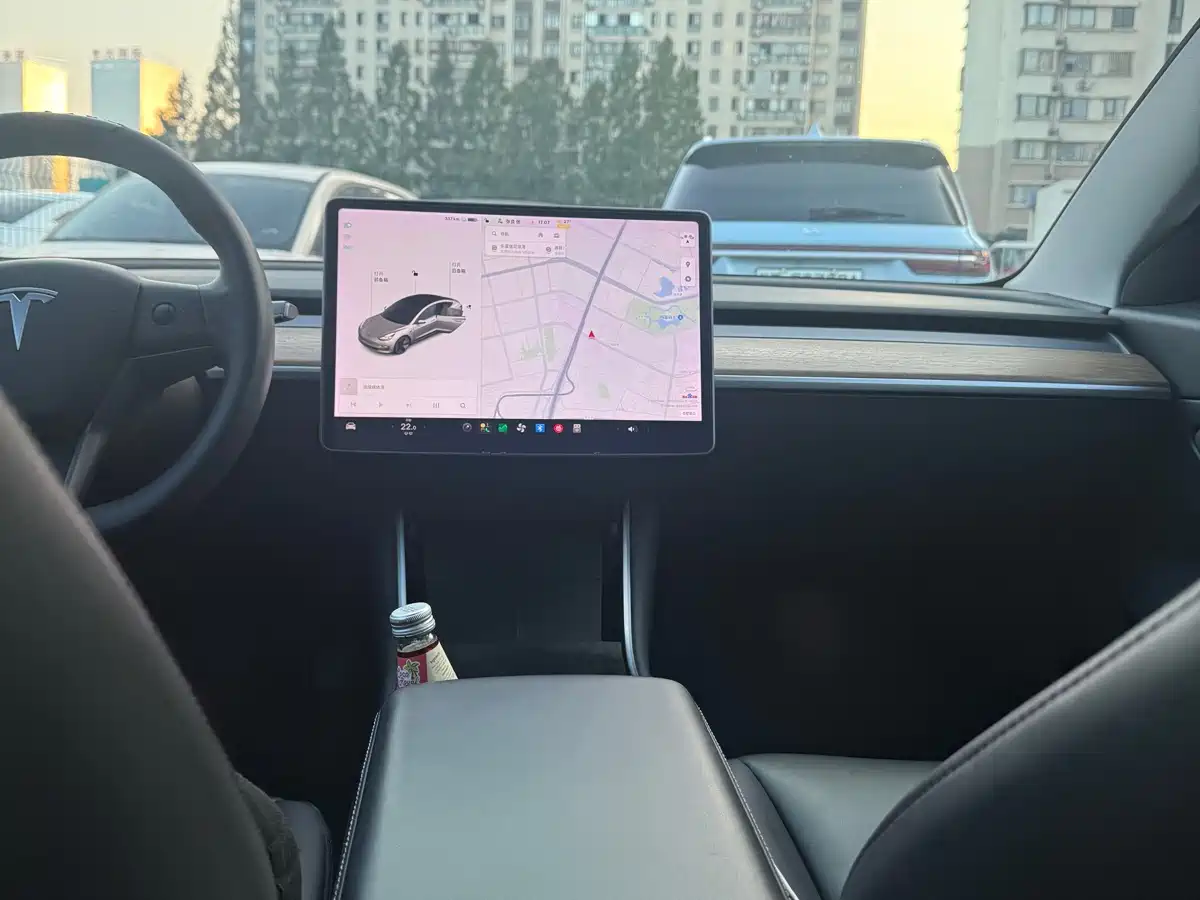 Фото 8 - Tesla Model 3