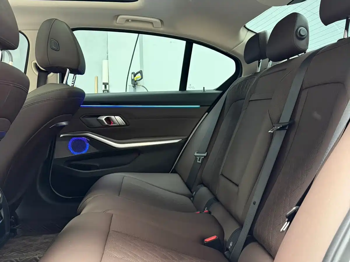 BMW 3 Series 2024 320i M Sport Package фото 13