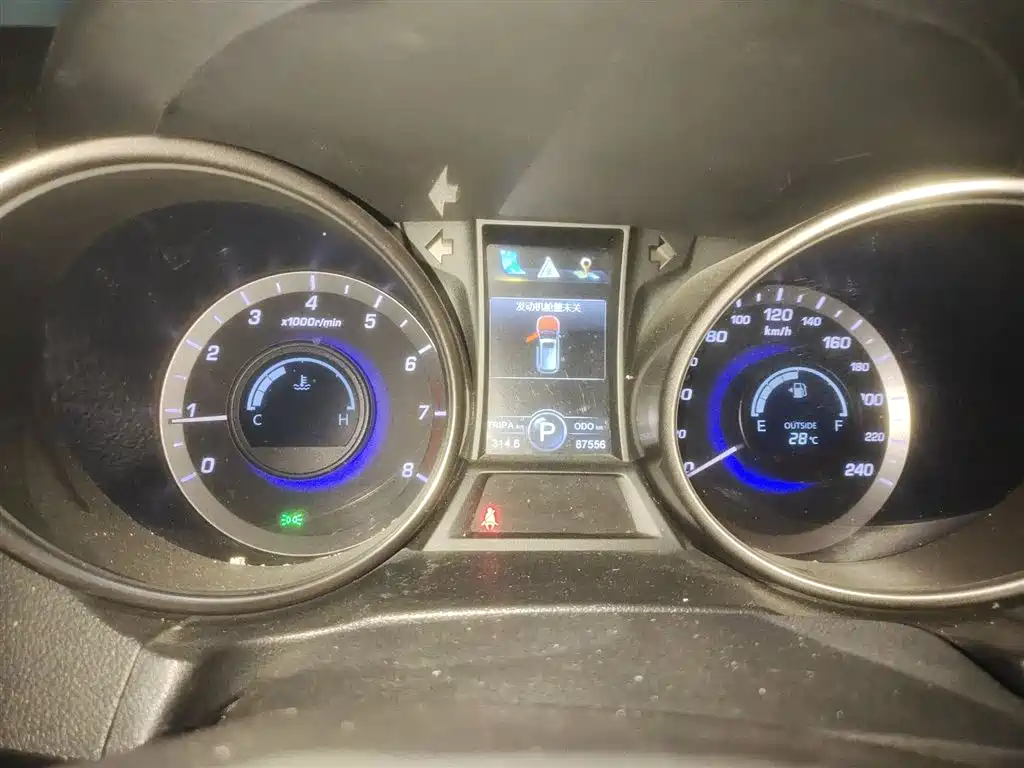 Фото 5 - Changan CS75