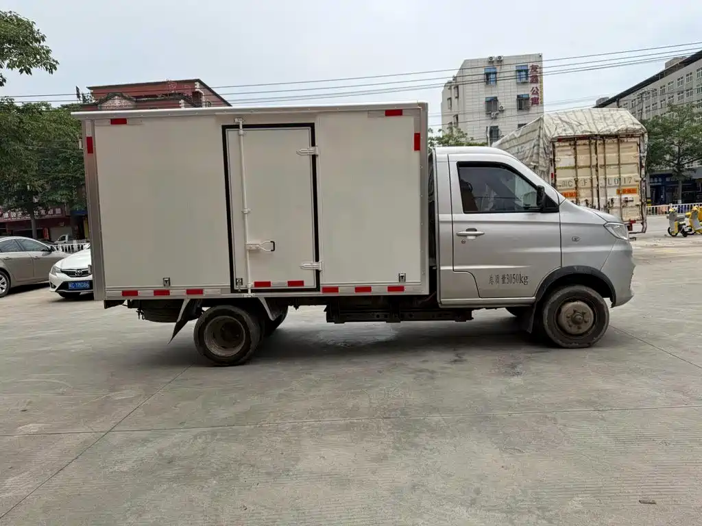 SRM Xinyuan Xinyuan T2S EV 2023 2021 Van