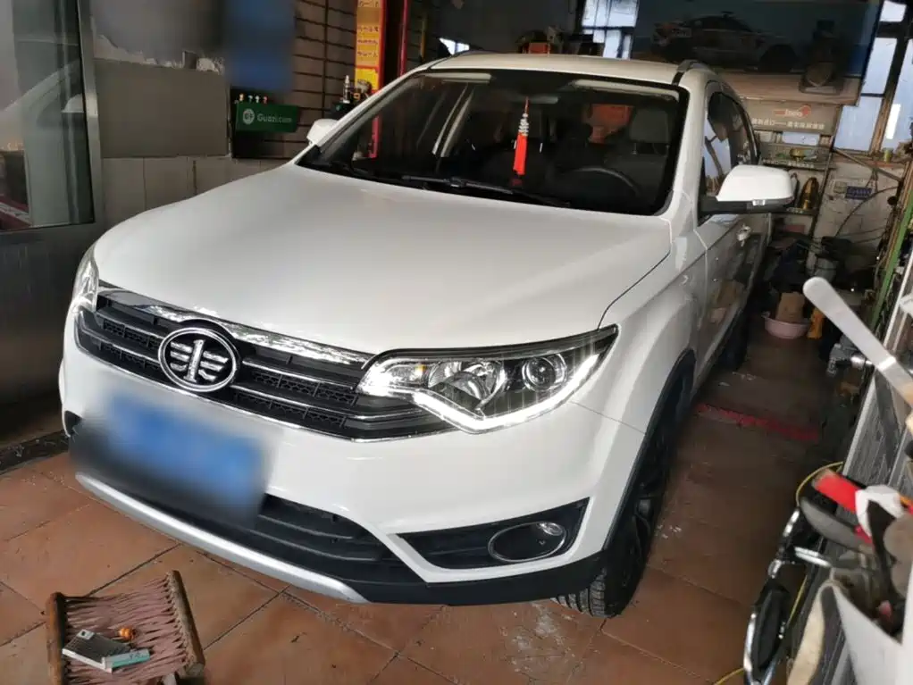 FAW Senya R7 2017 2017 Model 1.6L Manual Comfort