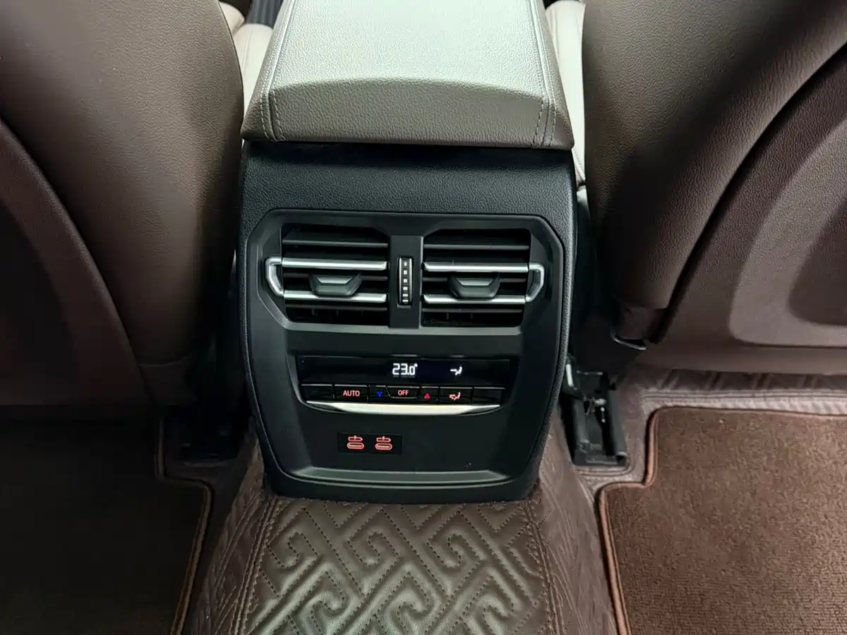 BMW 3 Series 2024 320i M Sport Package фото 14