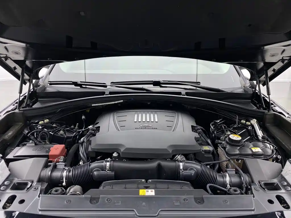 Фото 9 - Land Rover Range Rover Velar