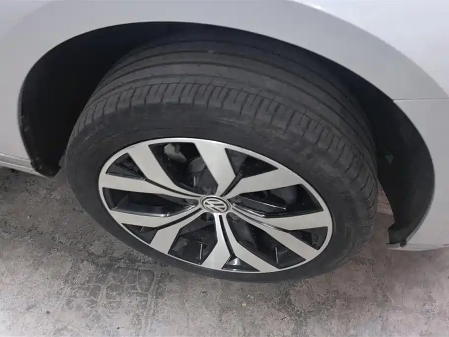 Volkswagen Magotan 2018 330TSI DSG Premium фото 6