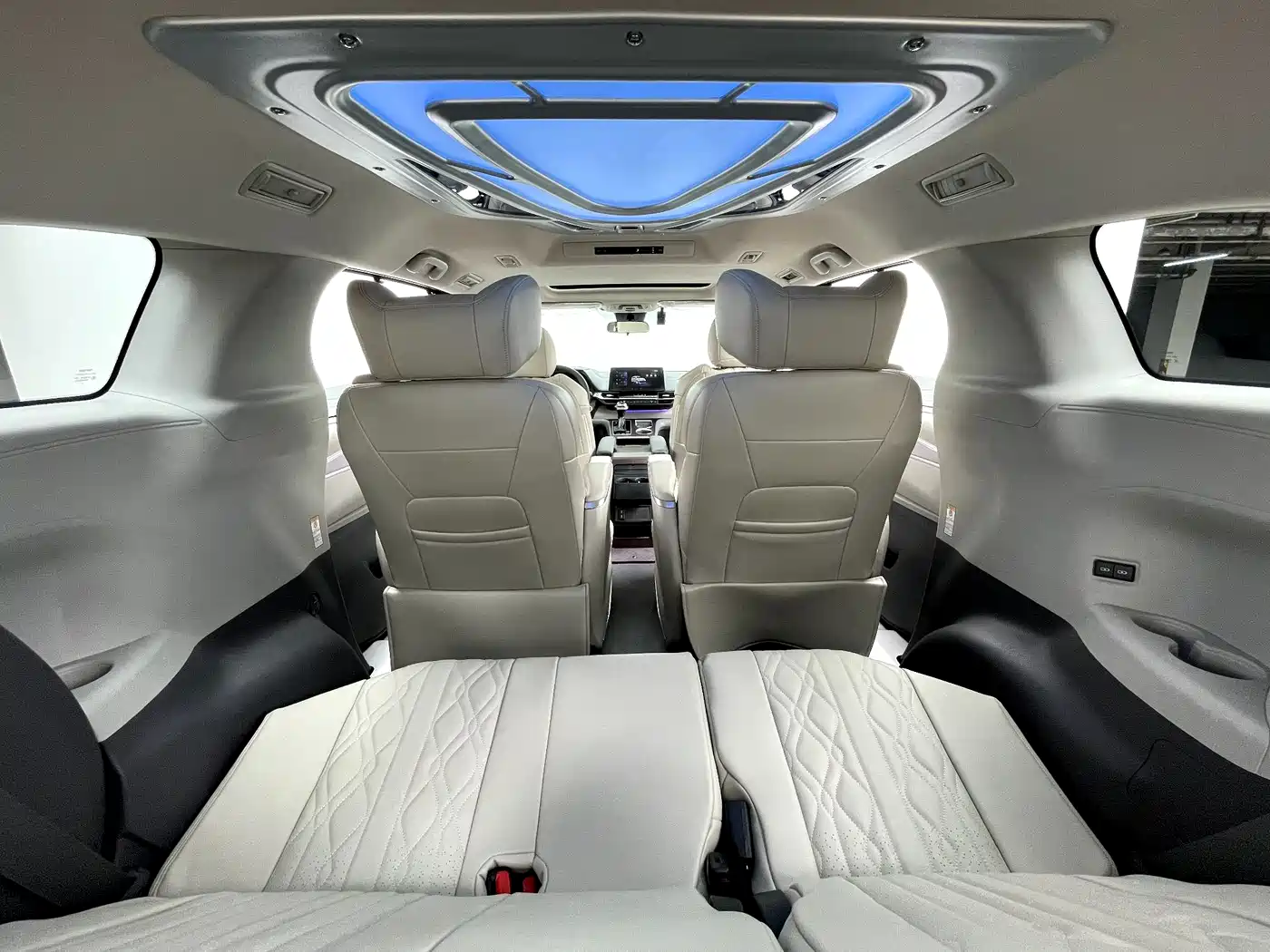 Toyota Sienna 2026 Model 2.5L Hybrid 2WD Comfort Edition фото 28