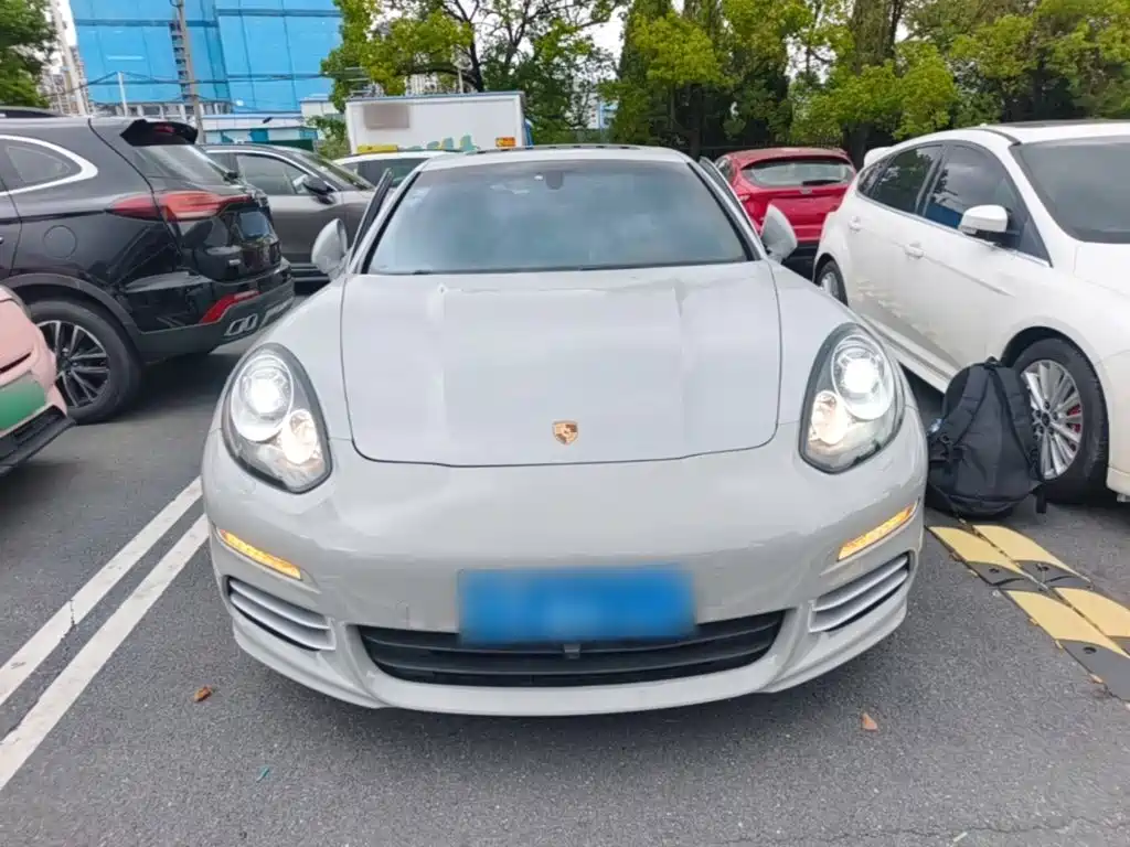 Фото 3 - Porsche Panamera