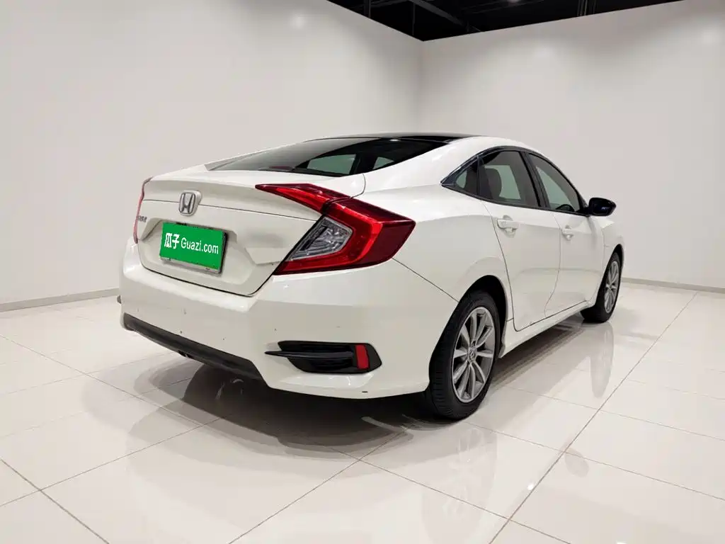 Фото 4 - Honda Civic