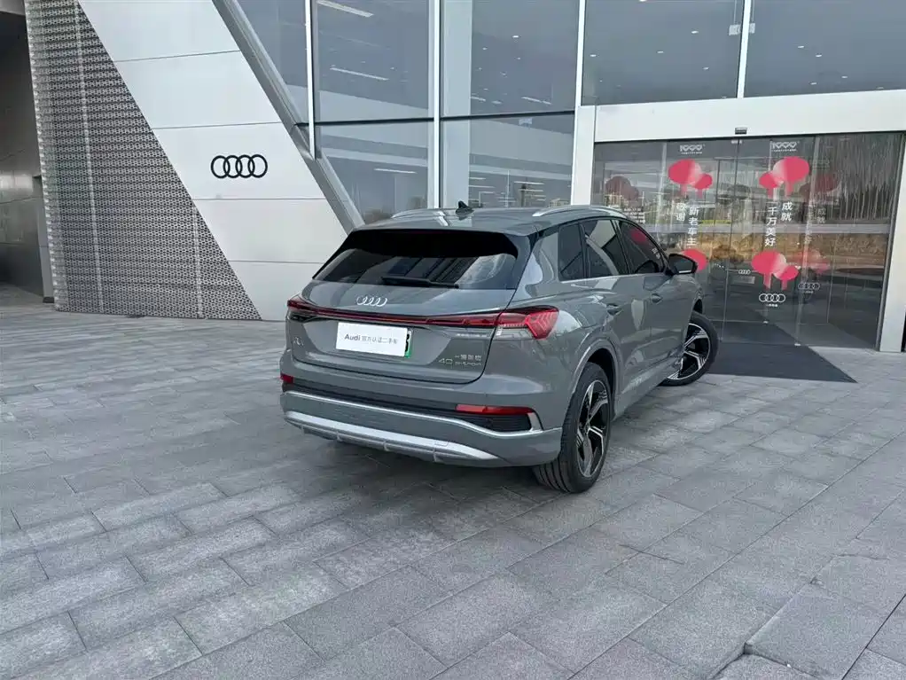 AUDI Q4 E TRON