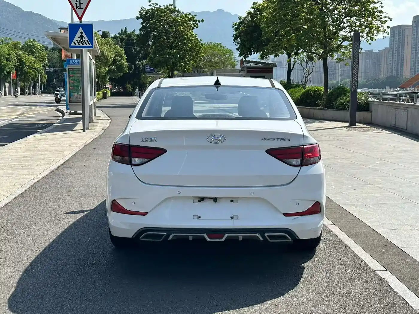 Hyundai Elantra 2020 1.6L Auto GL Pleasing Edition фото 3