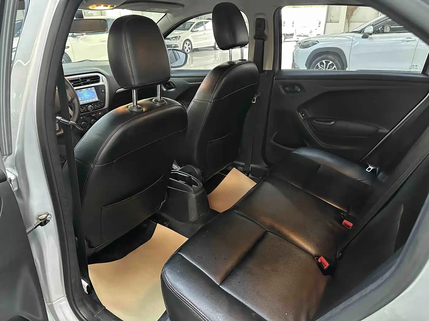 Peugeot 301 2015 2014 1.6L Manual Comfort Edition