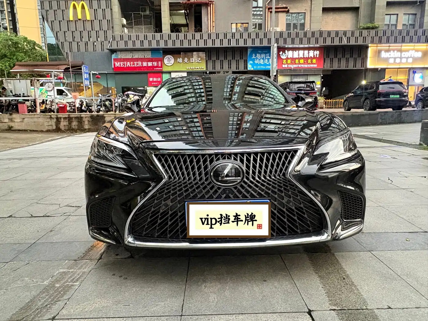 Фото 2 - Lexus LS