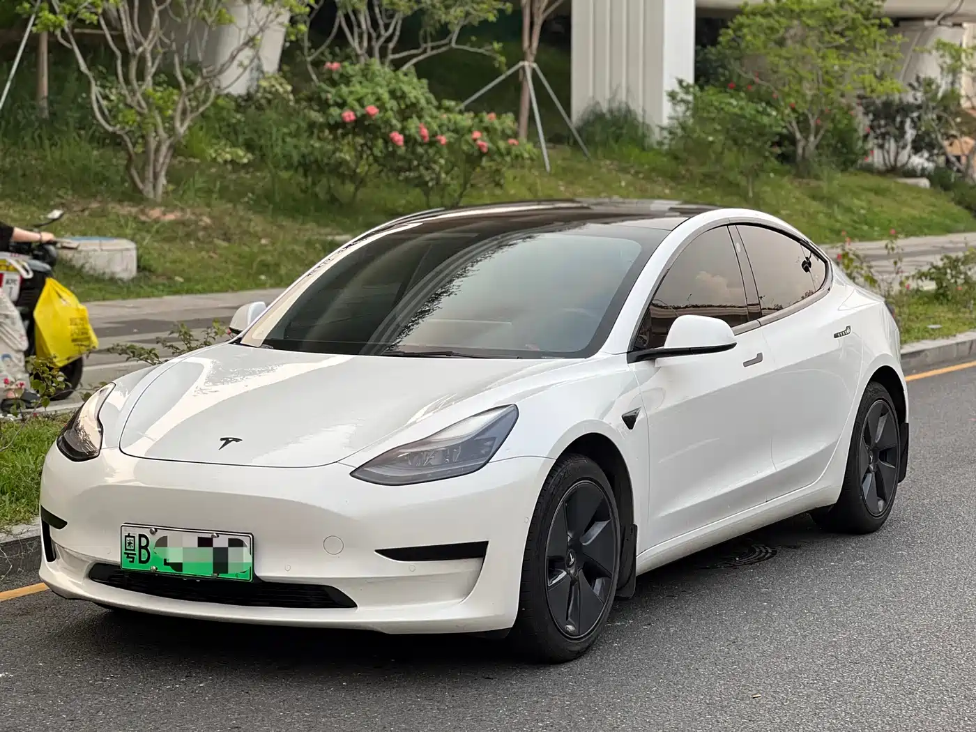 TESLA MODEL 3