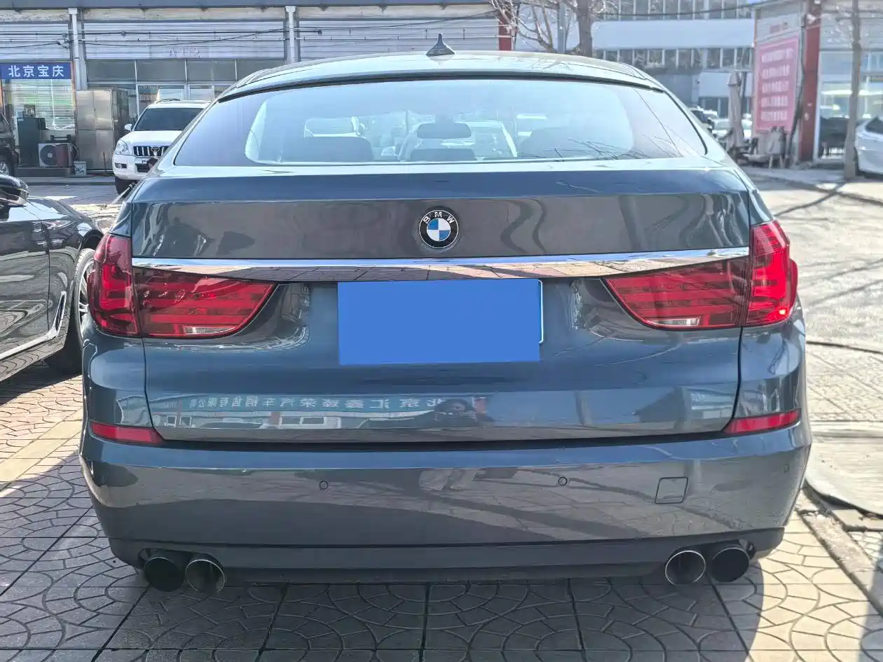 BMW 5 Series GT 2011 535i Elegance фото 5