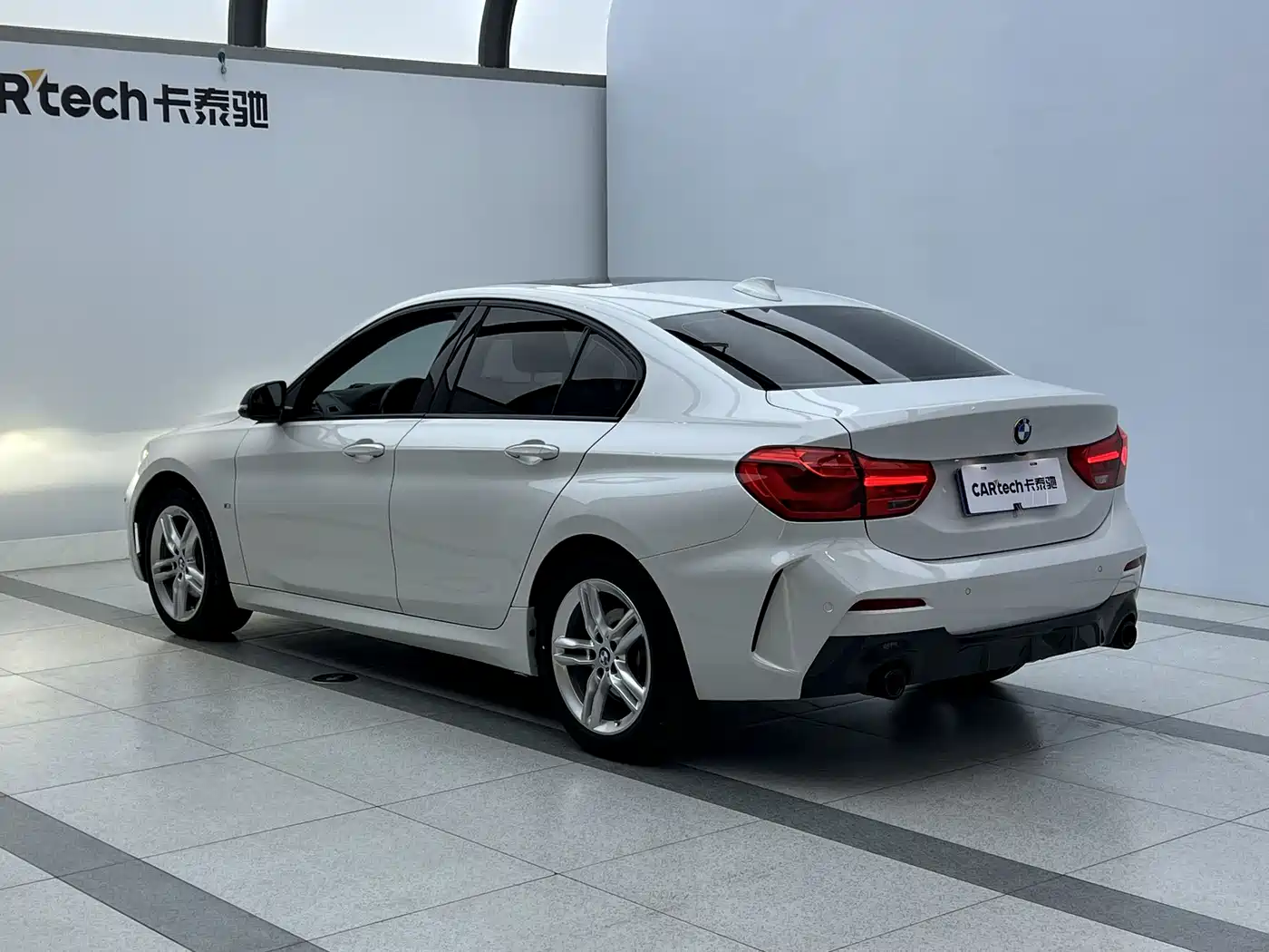 BMW 1 Series 2021 120i M Sport Shadow Edition фото 28
