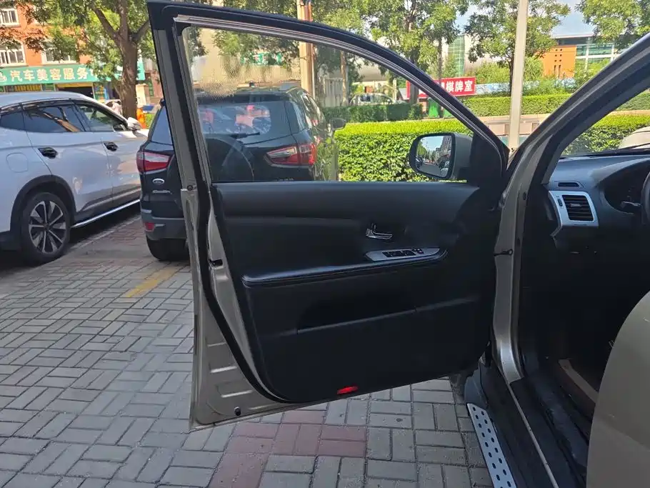 BYD S6 2014 2014 Model 2.0L Manual Luxury 5-Seater
