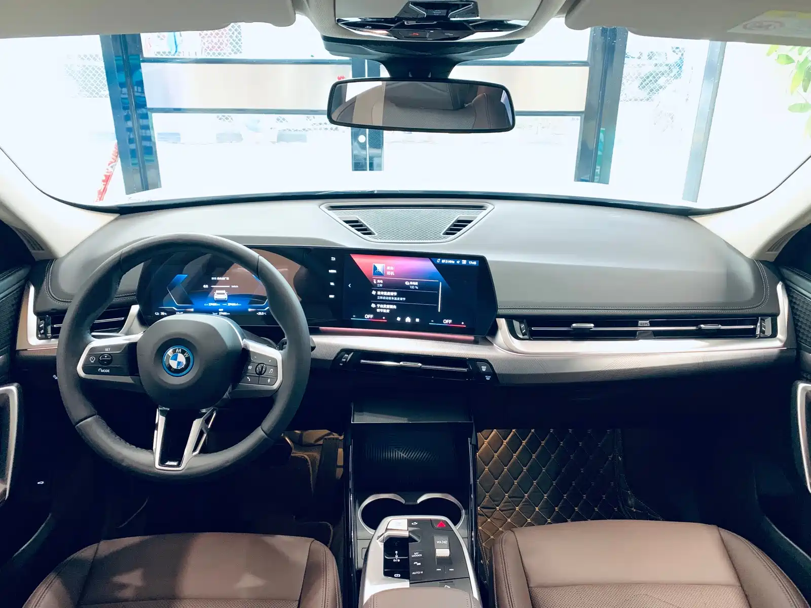 Фото 9 - BMW iX1