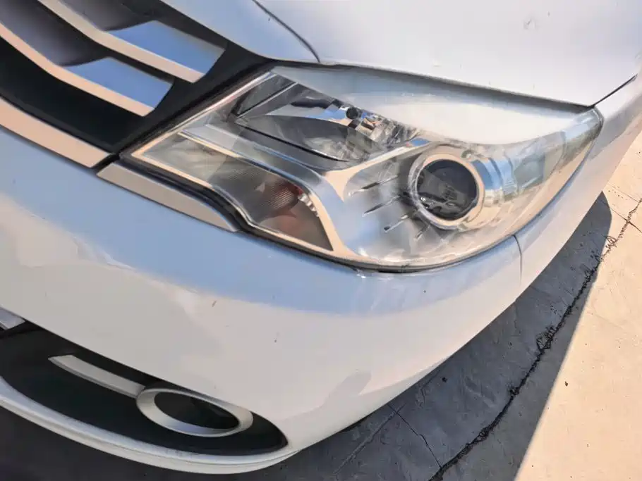 Jinbei Huachen Jinbei 750 2016 2016 1.5L Luxury