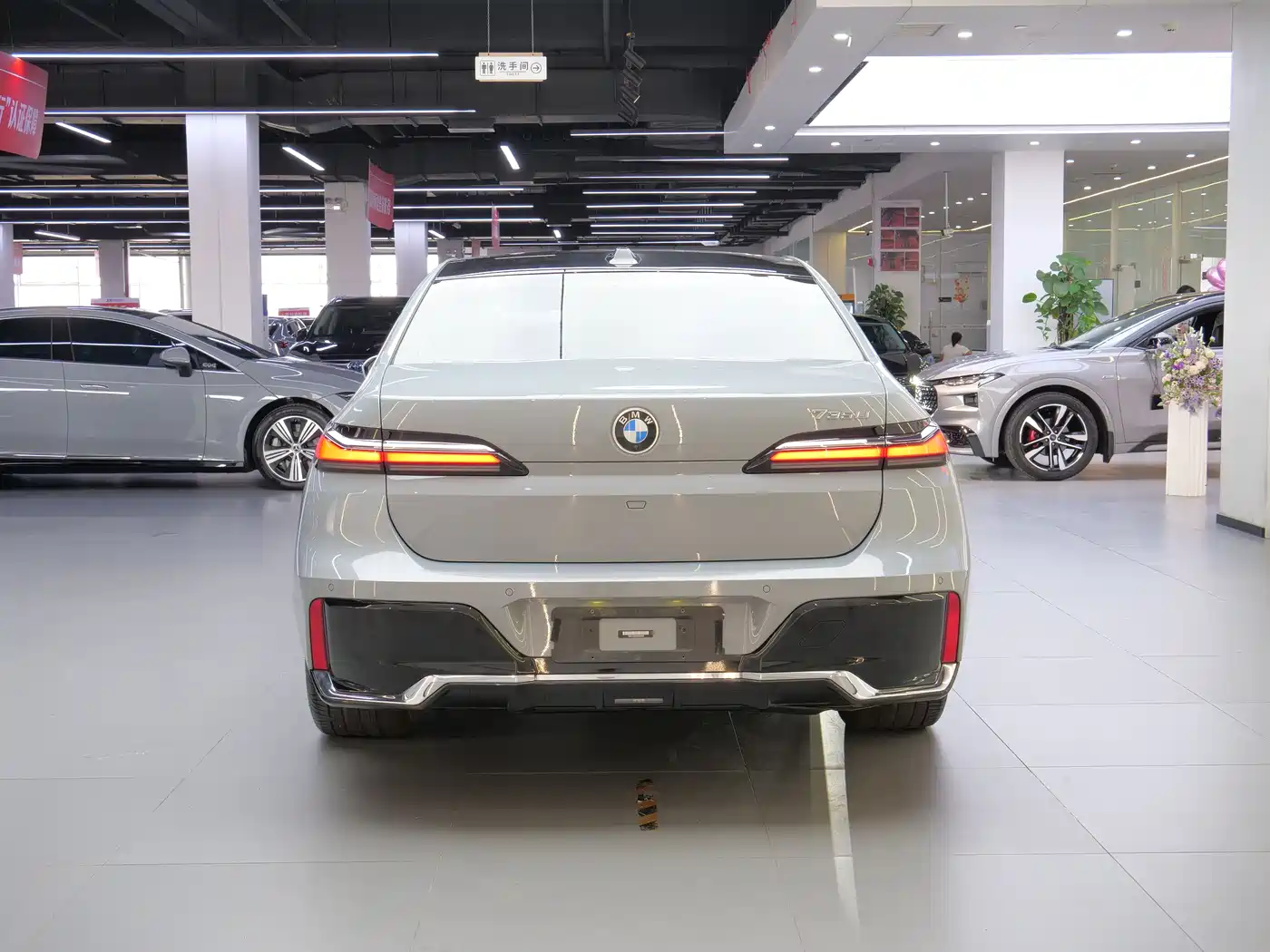 BMW 7 Series 2023 Model 735Li M Sport Package фото 6