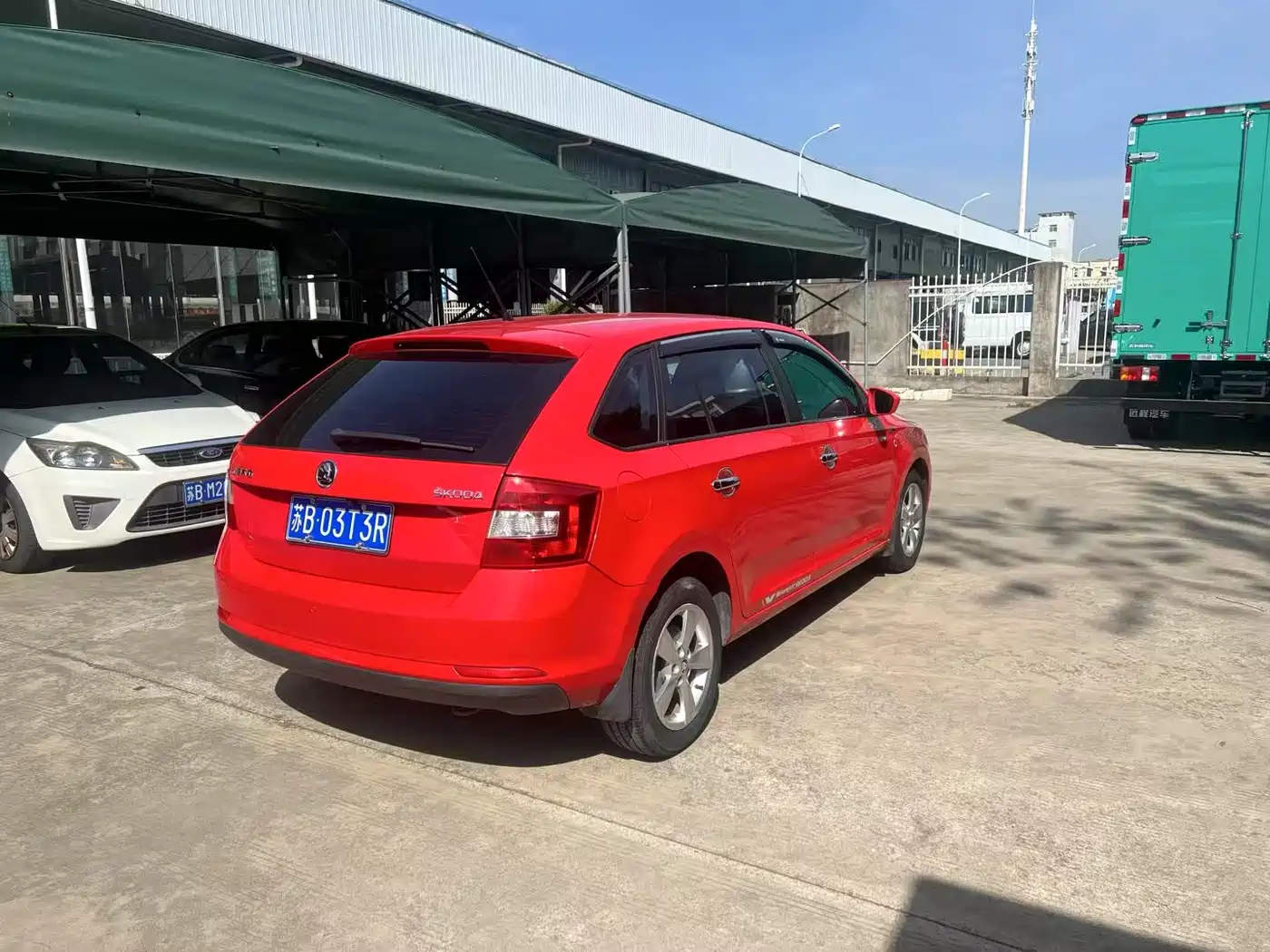 Škoda Skoda Rapid Spaceback 2014 1.6L Automatic Joy Edition фото 4