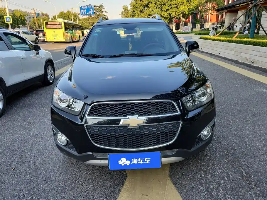 Chevrolet Captiva 2012 2012 Model 2.4L 2WD Urban Edition 5-Seater