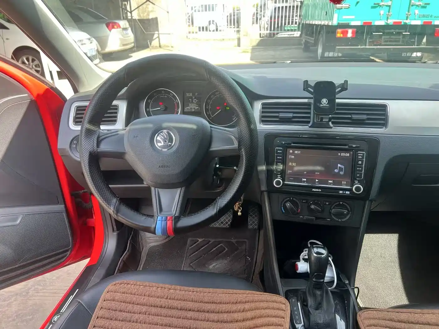 Škoda Skoda Rapid Spaceback 2014 1.6L Automatic Joy Edition фото 7