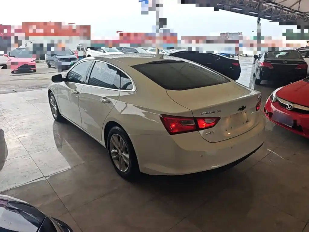 Photo 5 - Chevrolet Malibu XL