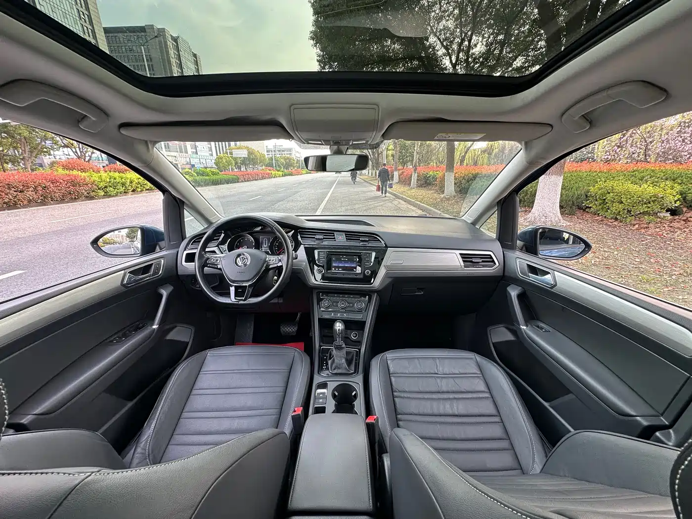 Volkswagen Touran 2016 Touran L 280TSI DSG Elegance фото 12
