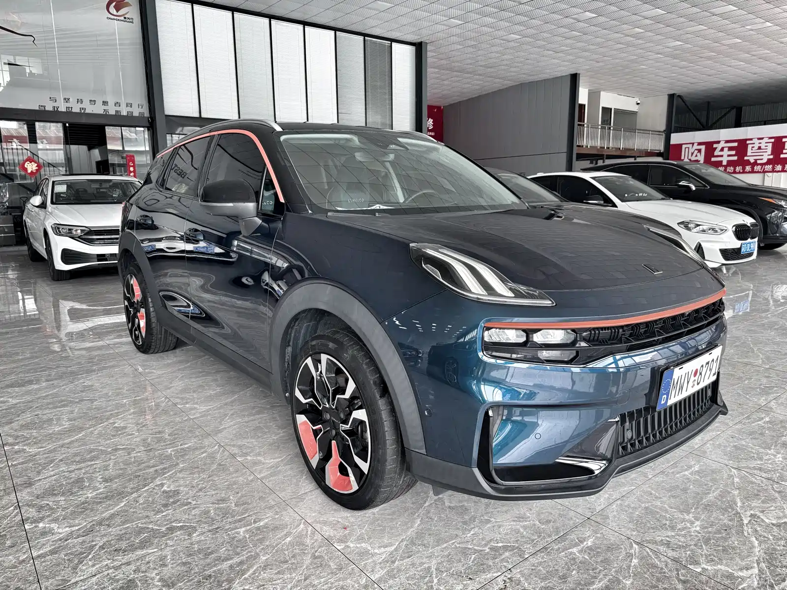 Photo 3 - Lynk & Co 06
