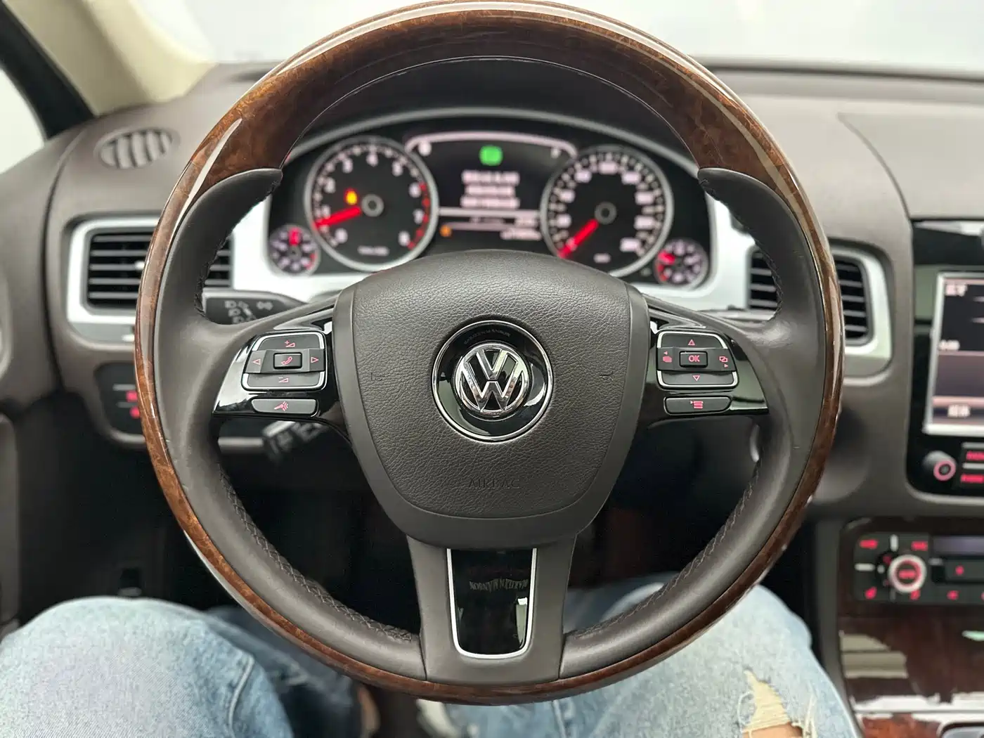 Volkswagen Touareg 2011 3.0TSI Premium фото 27