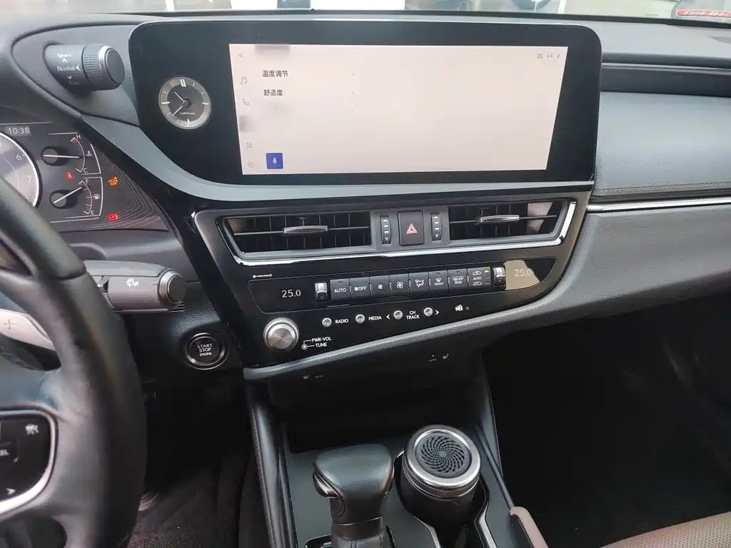 Фото 6 - Lexus ES