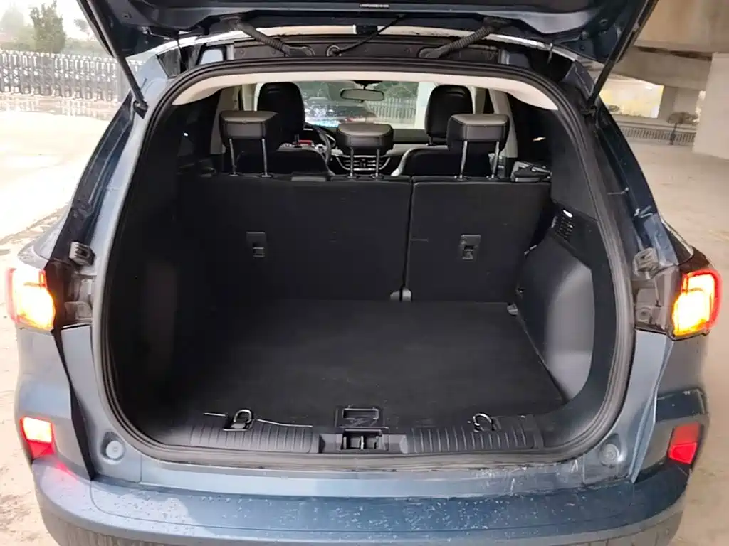 صورة 19 - Ford Escape