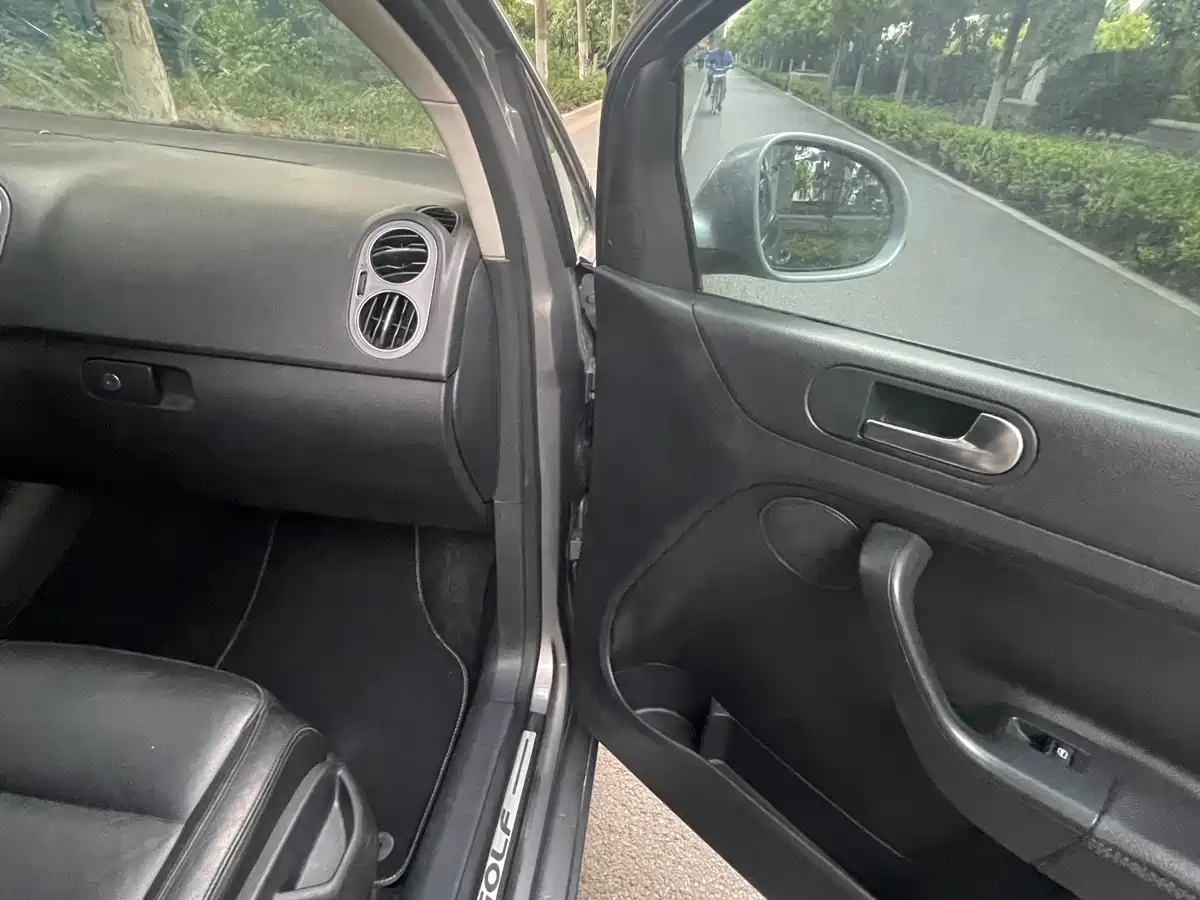 Volkswagen Golf (Import) 2011 1.4TSI Cross Golf фото 18