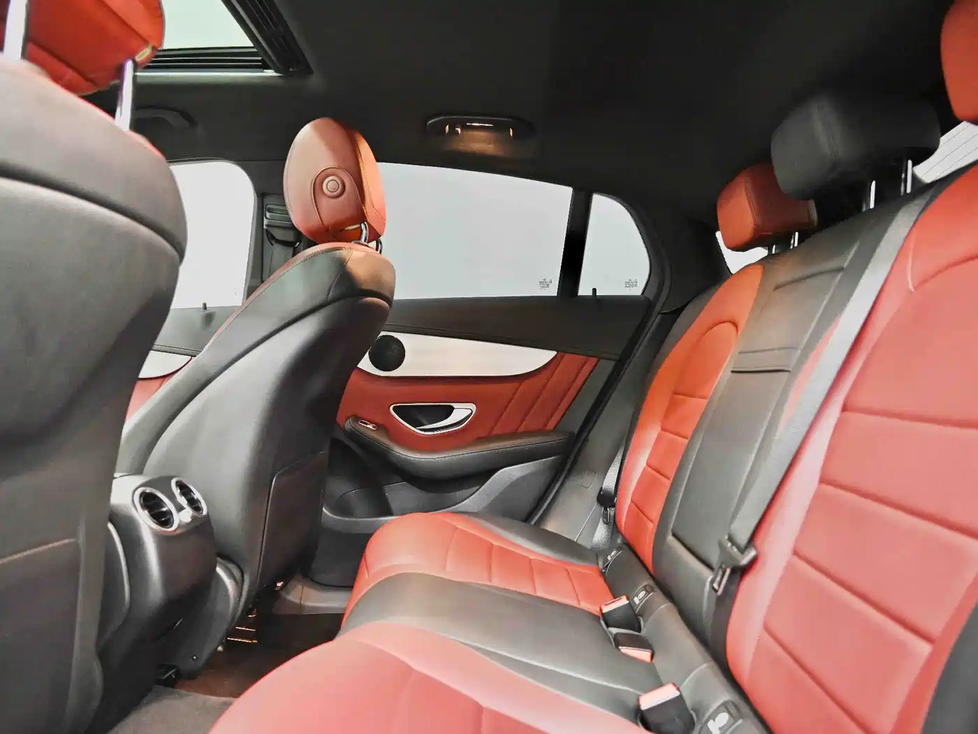 Mercedes-Benz GLC Coupe 2023 Model GLC 260 4MATIC Coupe SUV фото 33