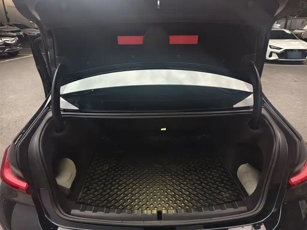 BMW 3 Series 2023 325i M Sport Black Night Package фото 4