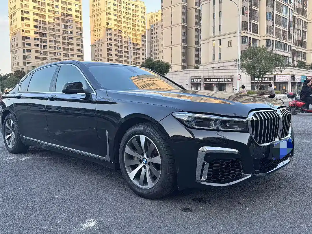 BMW 7 Series 2009 Model 740Li Leading Edition фото 3