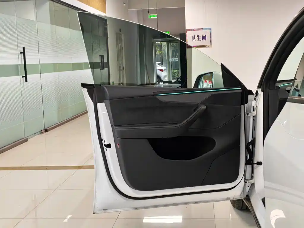 Фото 8 - Tesla Model Y L